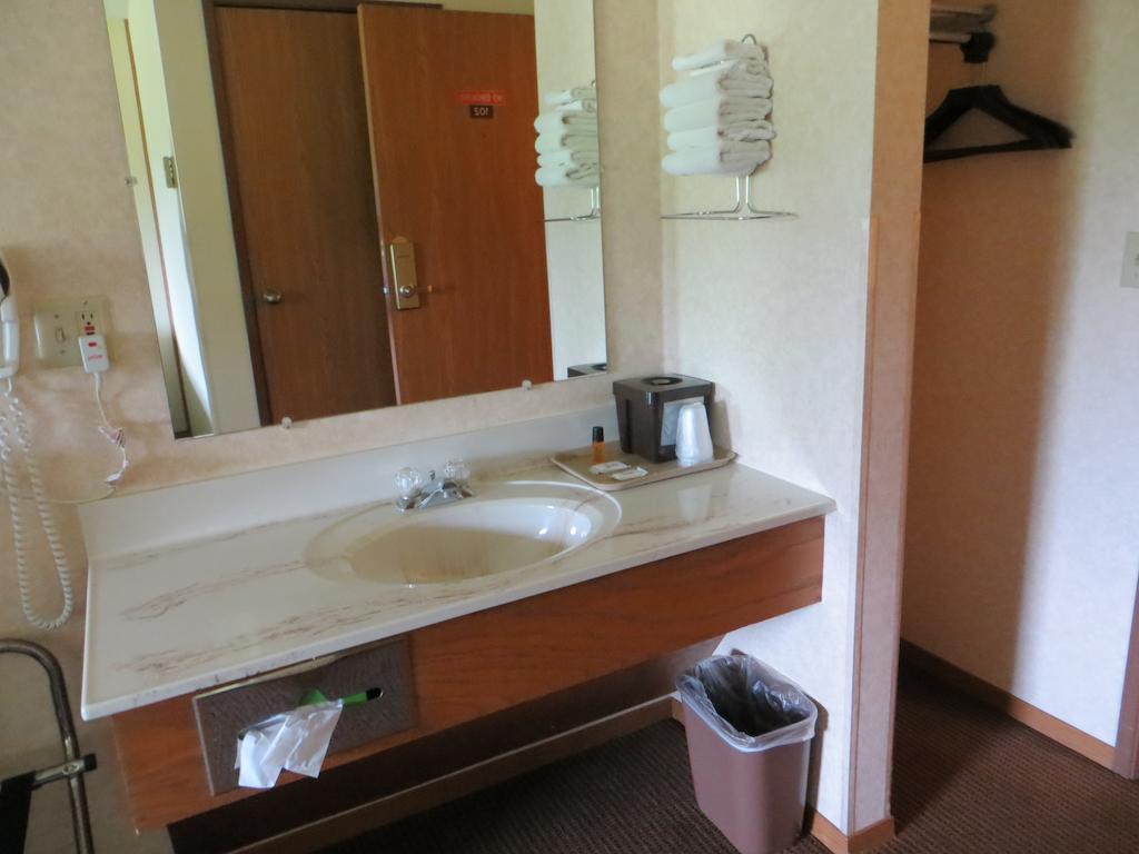 Amerivu Inn Prentice Habitación foto
